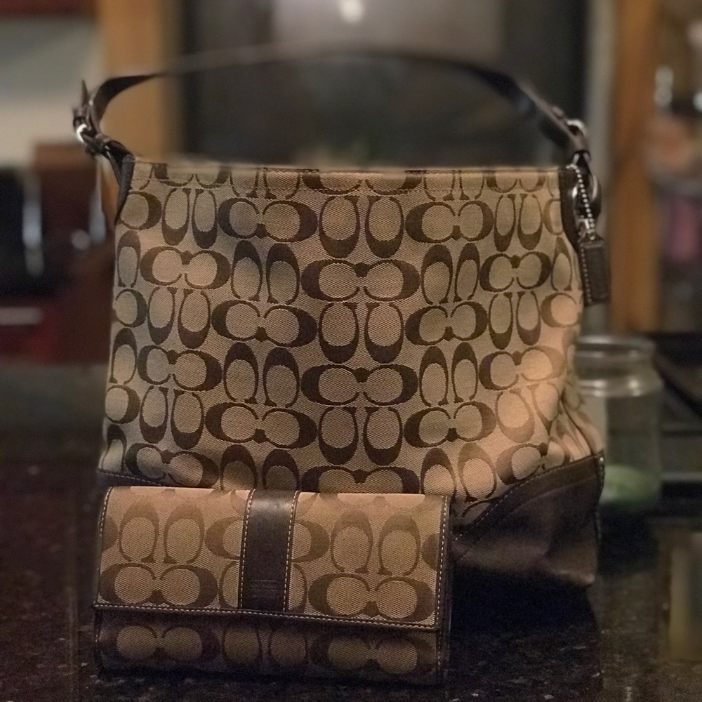 Coach Signature C Bucket Bag with Matching Wallet
